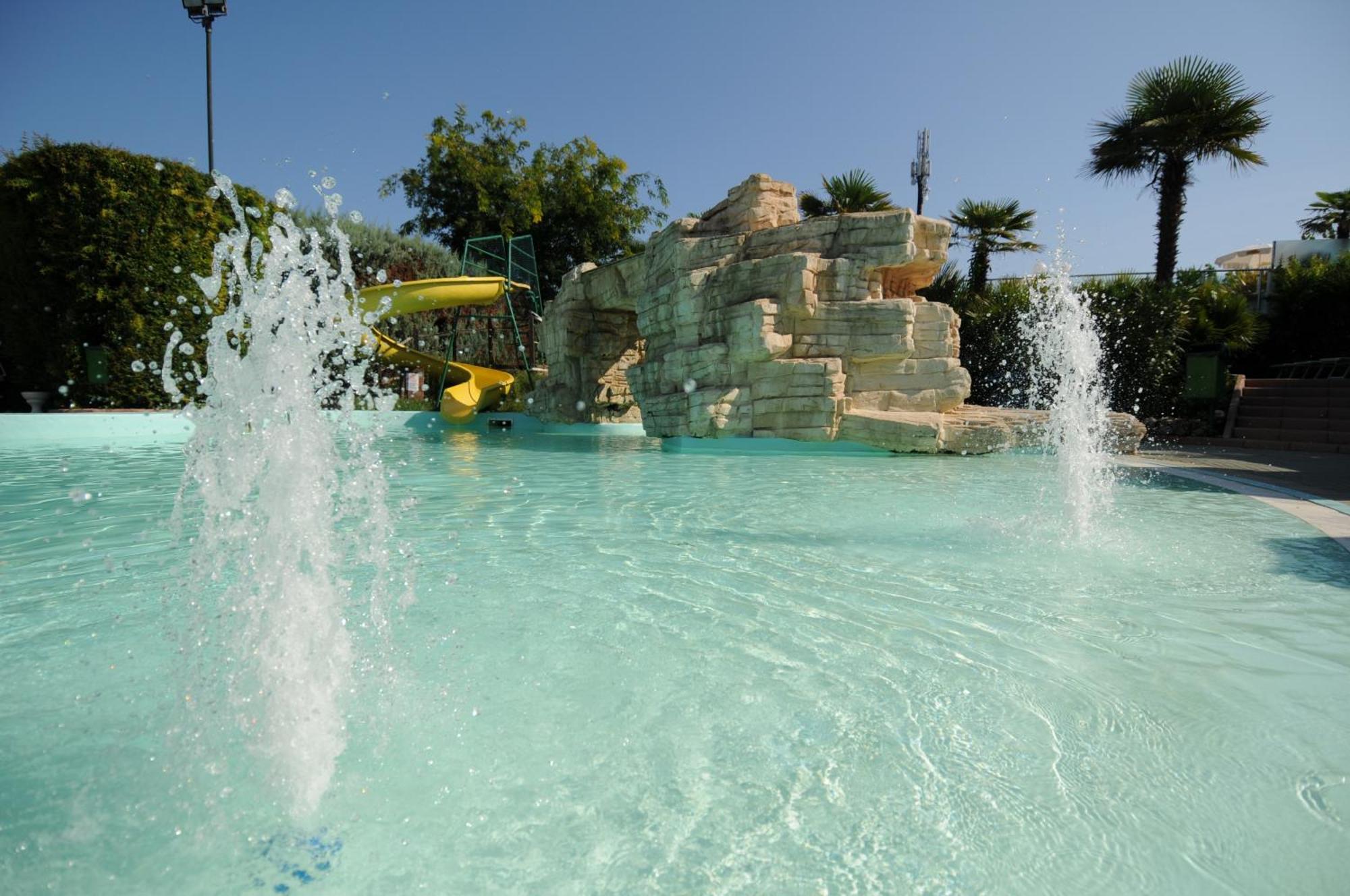 Campsite Happy Camp Mobile Homes In Riccione